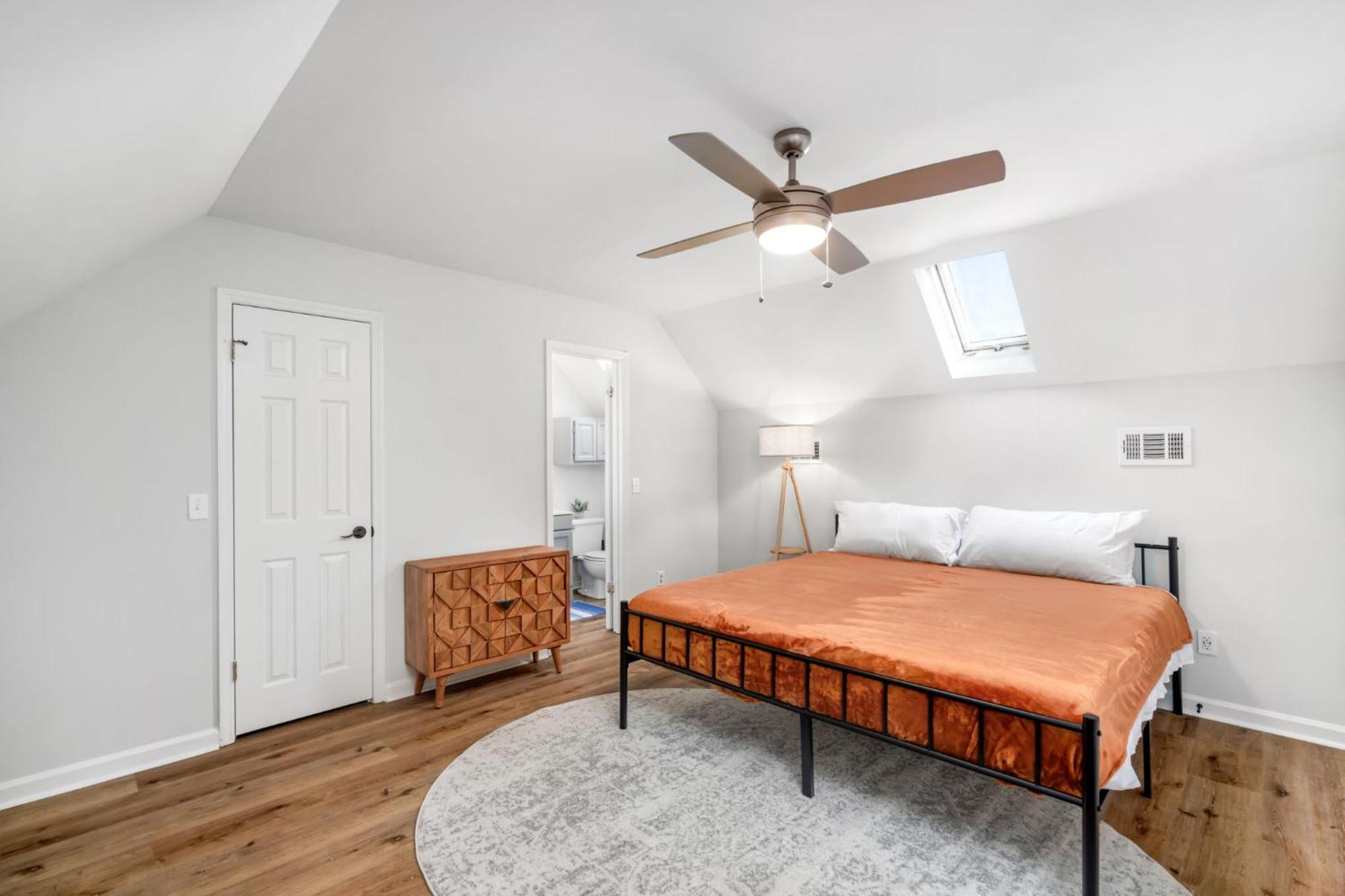 Remodeled And New - Walk To Downtown Auburn Exterior foto