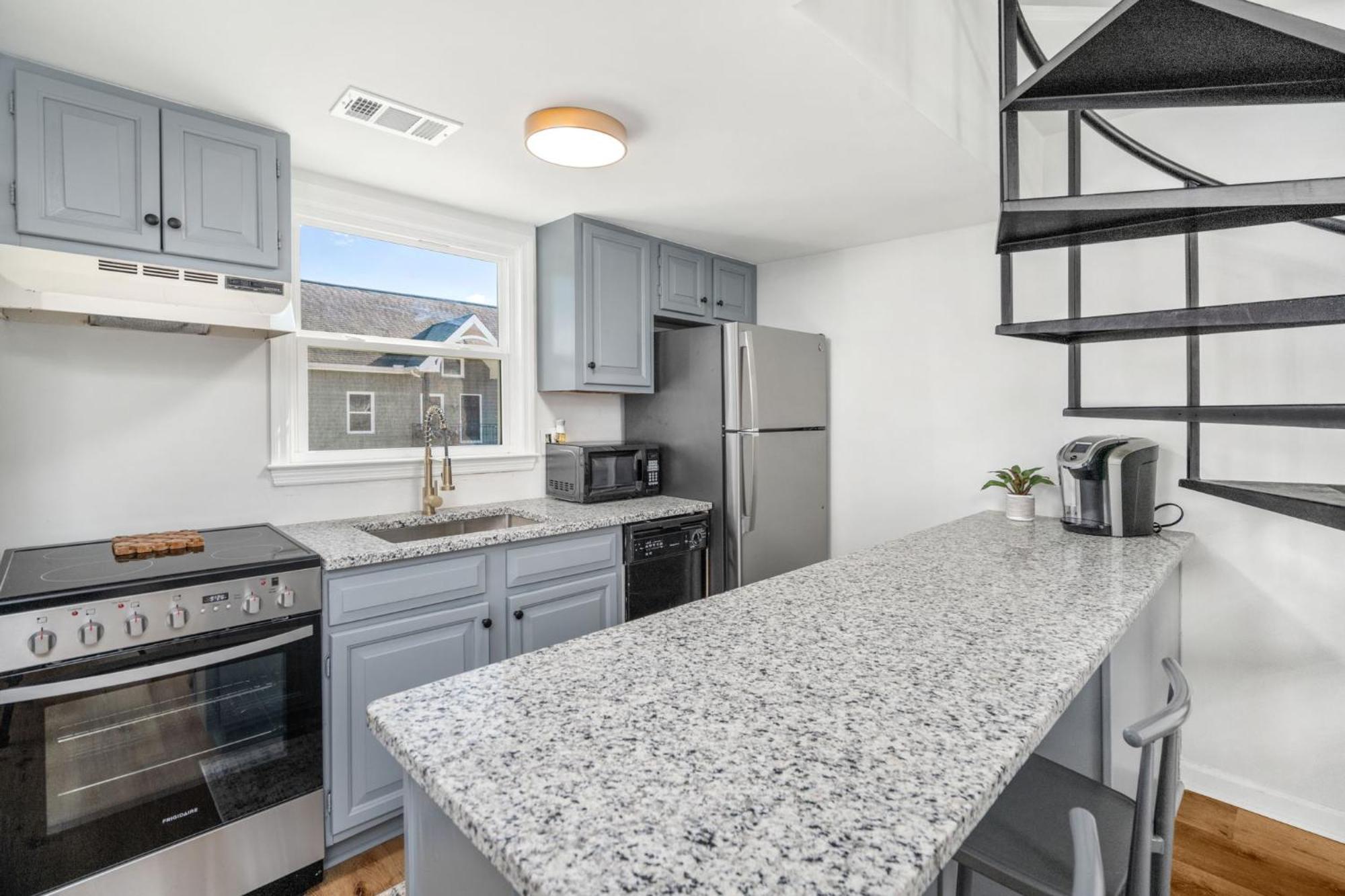 Remodeled And New - Walk To Downtown Auburn Exterior foto